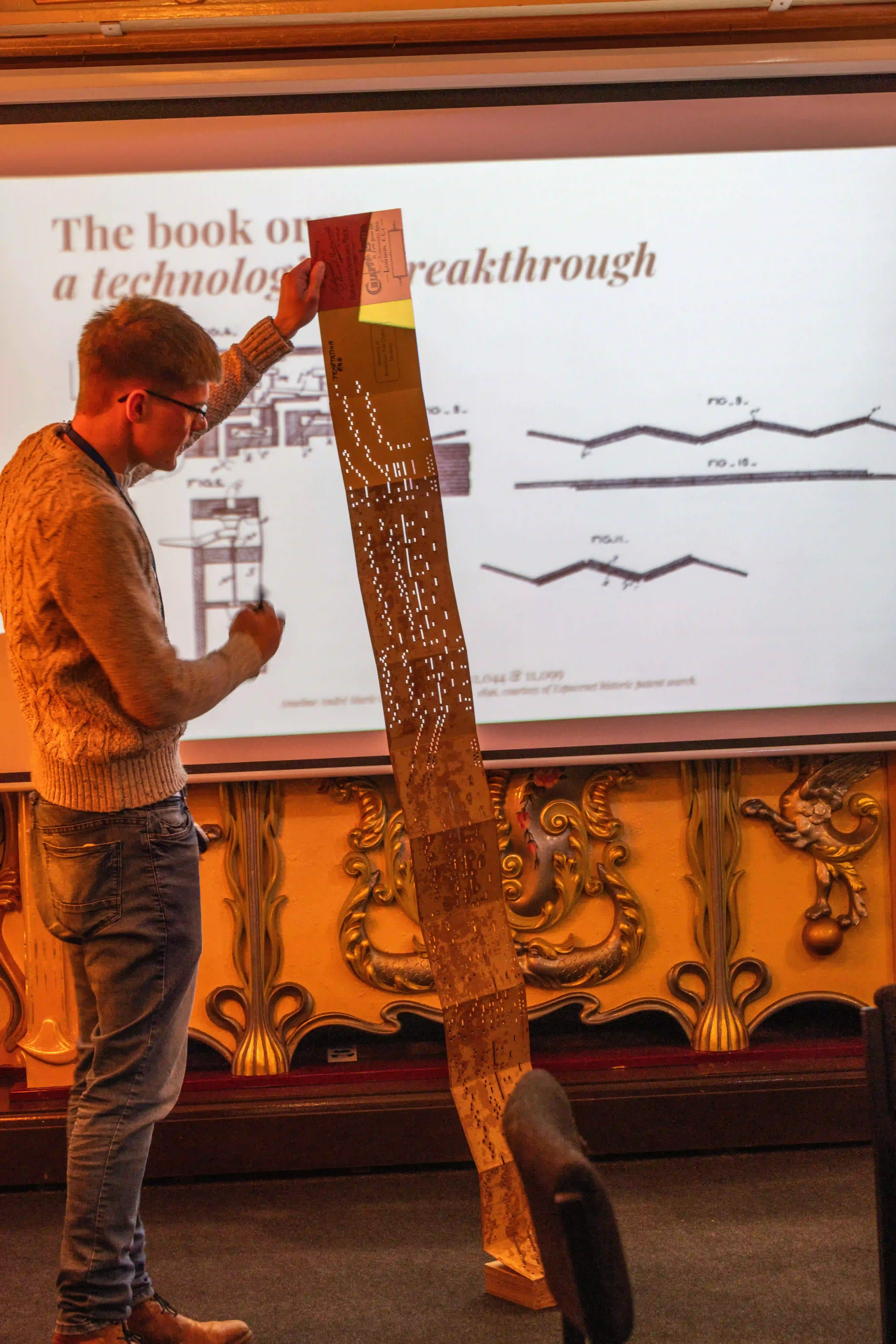 Demonstration of an organ sheet